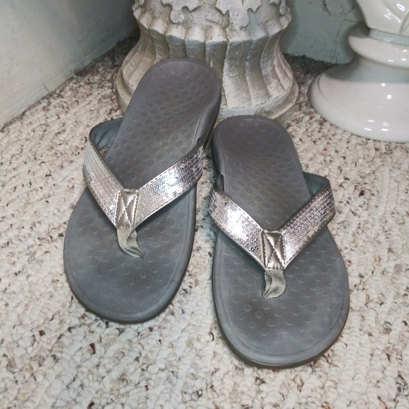 Vionic Tide Silver Sequin Trimmed Flip-Flop Sandals - Picture 2 of 6